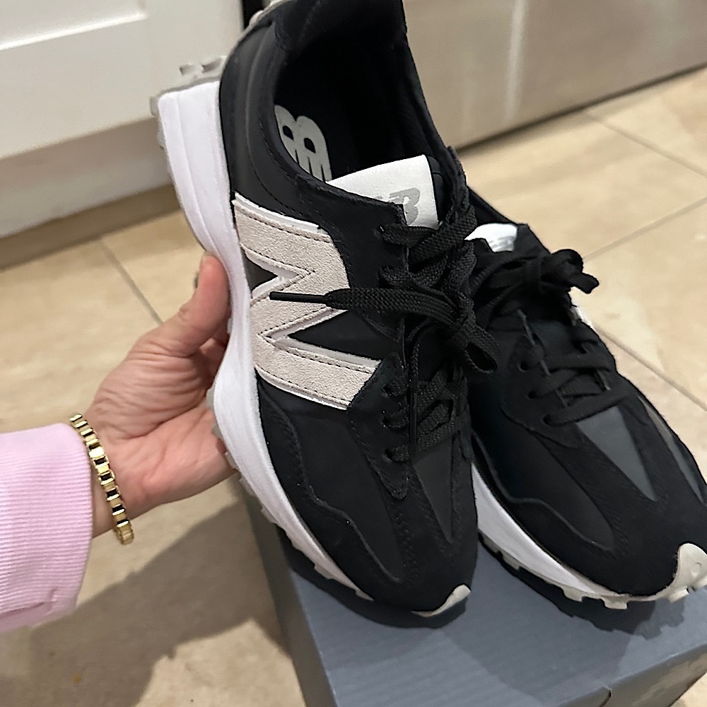 New Balance 327 -Black/grey Size US W 5.5